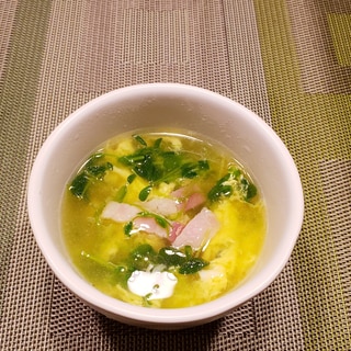豆苗とベーコンと ふんわり卵スープ